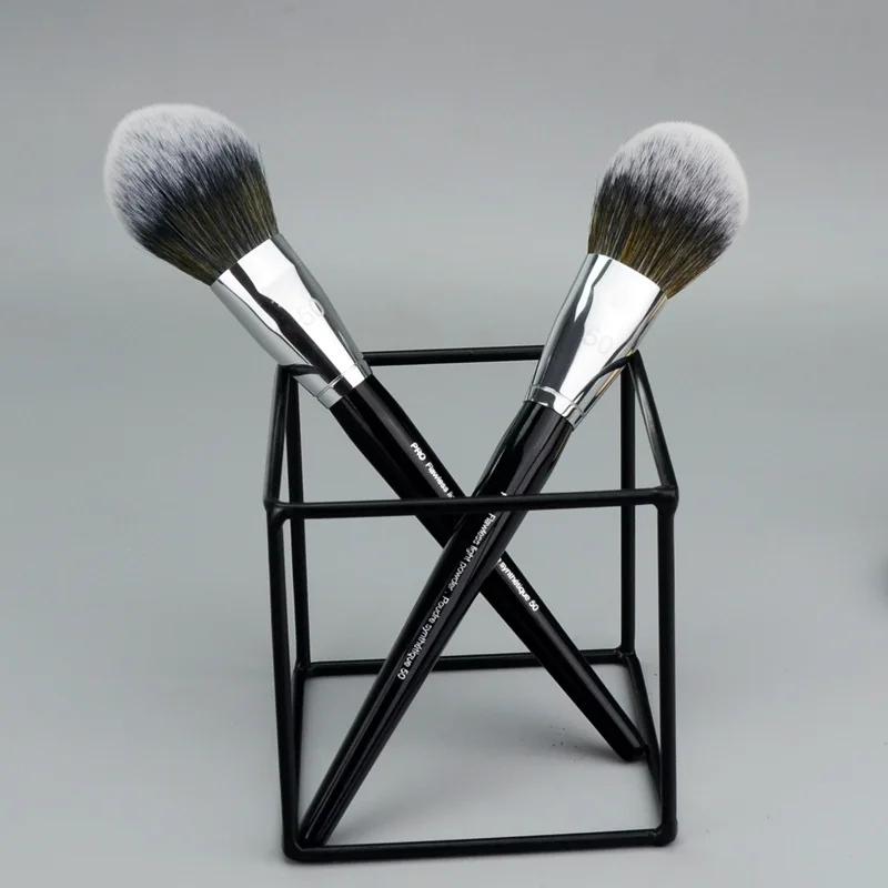 PRO ライト ルース パウダー メイクアップ ブラシ #  - Beauty Blender In Makeup のレビューと価格