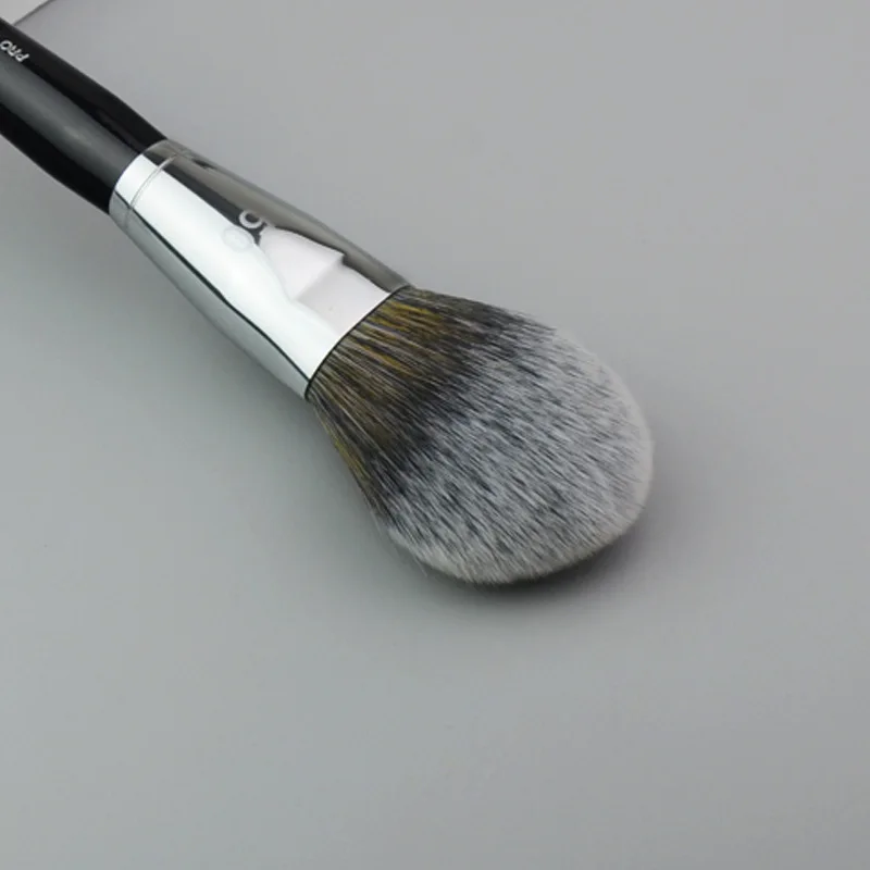 PRO ライト ルース パウダー メイクアップ ブラシ #  - Beauty Blender In Makeup のレビューと価格