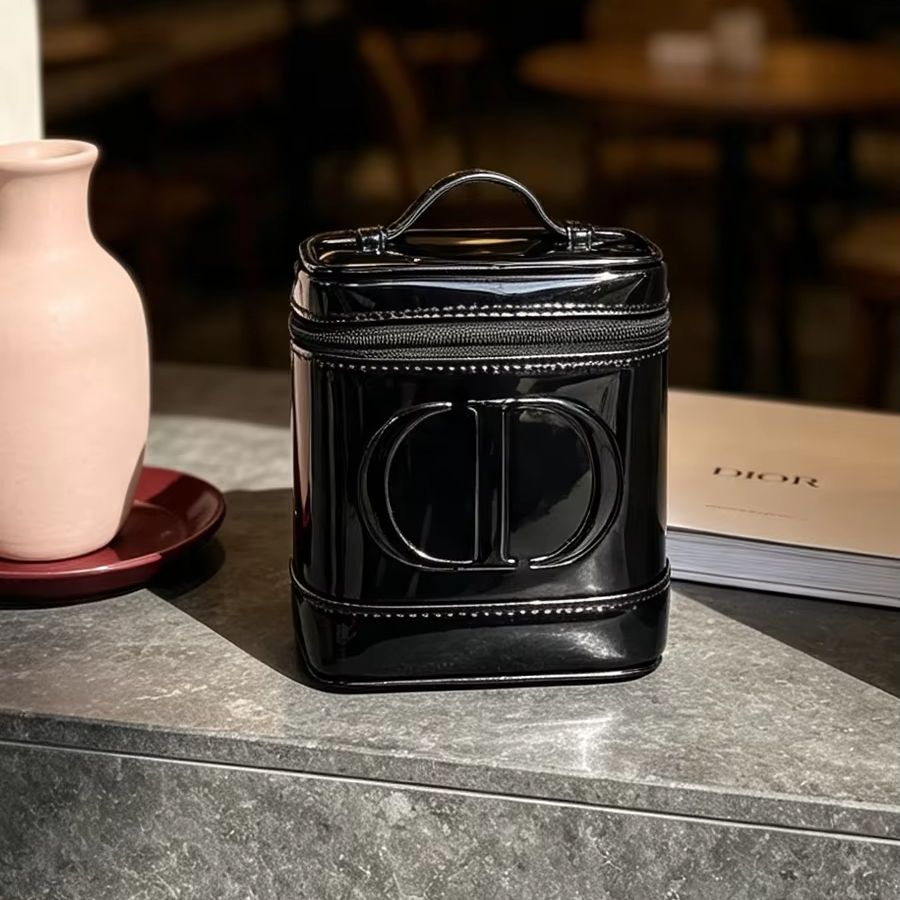 ディオールのバッグ ブラックメッシュ レディースバッグ ポー - Beauty Makeup Bag のレビューと価格